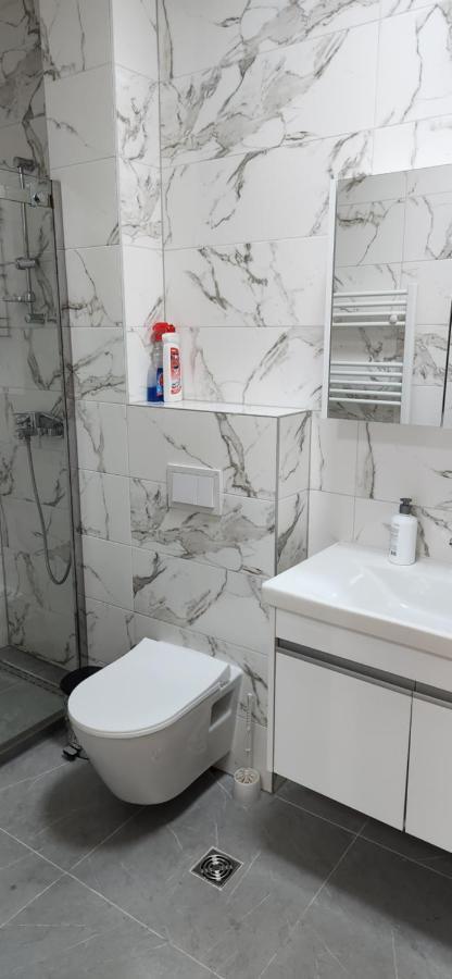 Brand New Two Bedroom And One Living Room Apartment In A Great Location! ซาราเยโว ภายนอก รูปภาพ