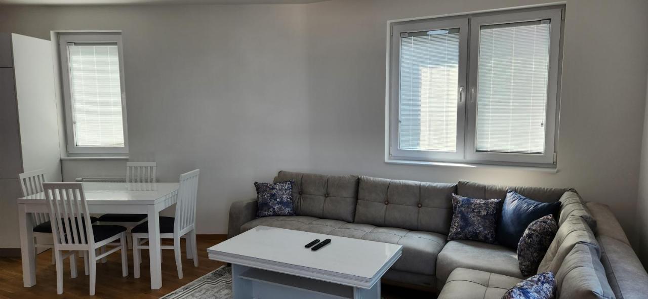 Brand New Two Bedroom And One Living Room Apartment In A Great Location! ซาราเยโว ภายนอก รูปภาพ